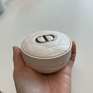 Dior cushion powder light shade